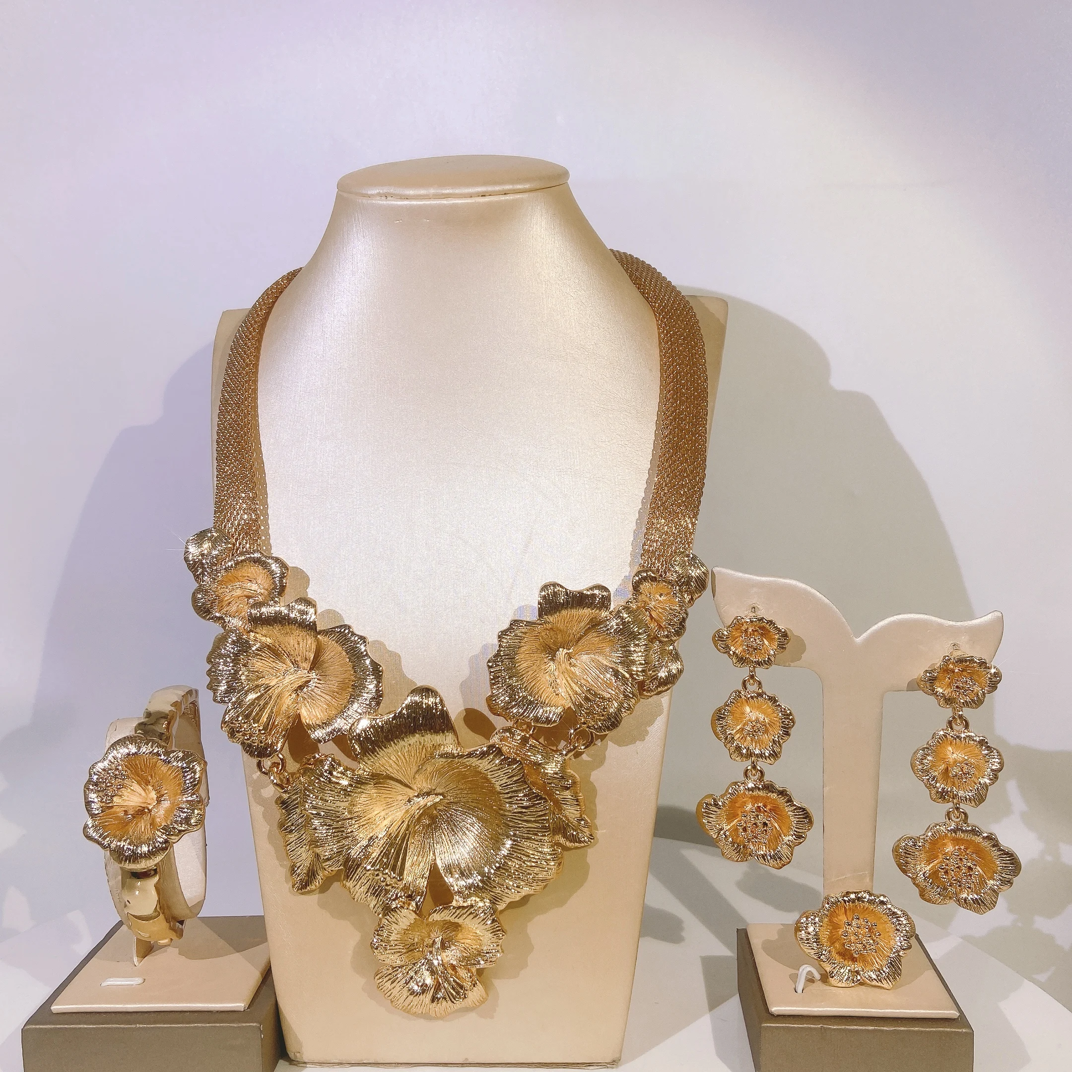 

Women's Rose Necklace Jewelry Set Exquisite Gold Plated Pendant Earrings Ring Gift Party Jewelry