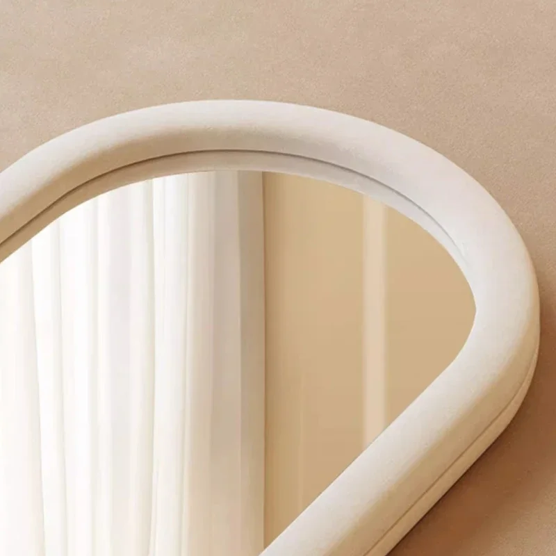 Luksusowe lustro na całą sylwetkę 180 cm, nowoczesne lustro podłogowe, meble do domu, minimalistyczny wystrój wnętrz, lustro na całej długości, ekskluzywne, eleganckie.