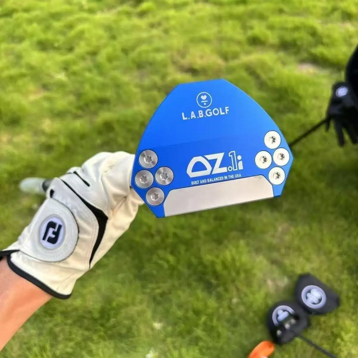 Testa del putter da golf realizzata con processo di forgiatura di materiali in lega di alluminio, che è una mazza da golf comoda e leggera