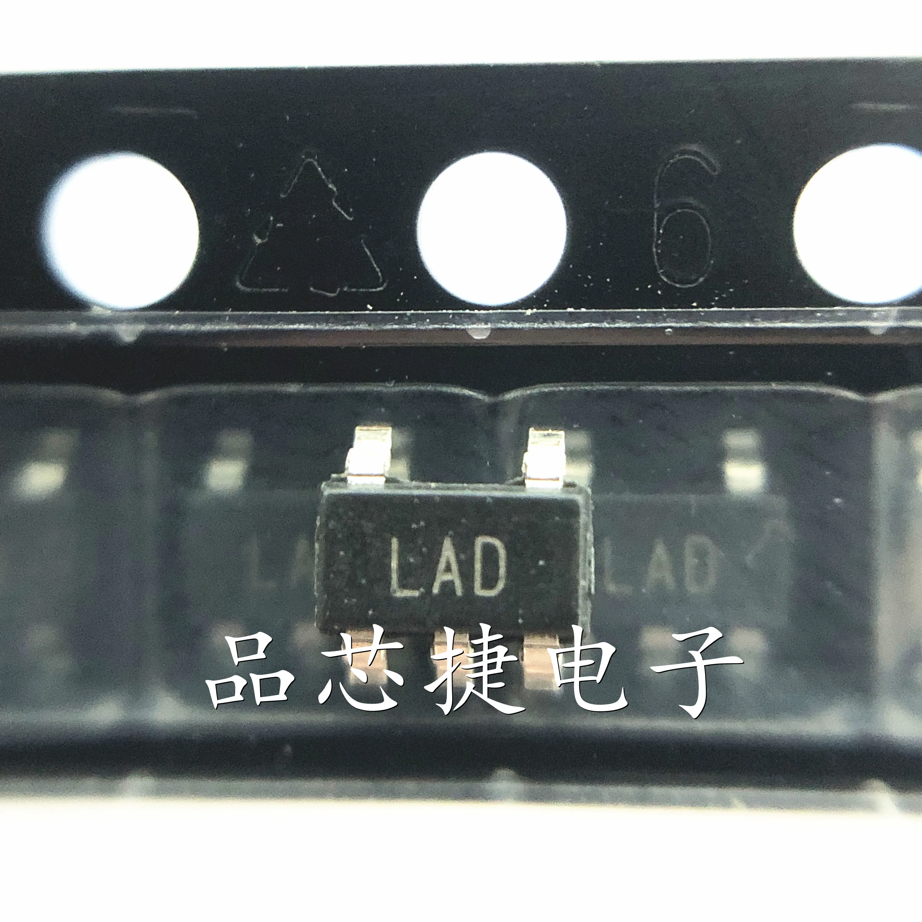 

10 шт./лот ADP2108AUJZ-1.8-R7 Marking LAD TSOT-23-5 Step-Down DC-to-DC Converter