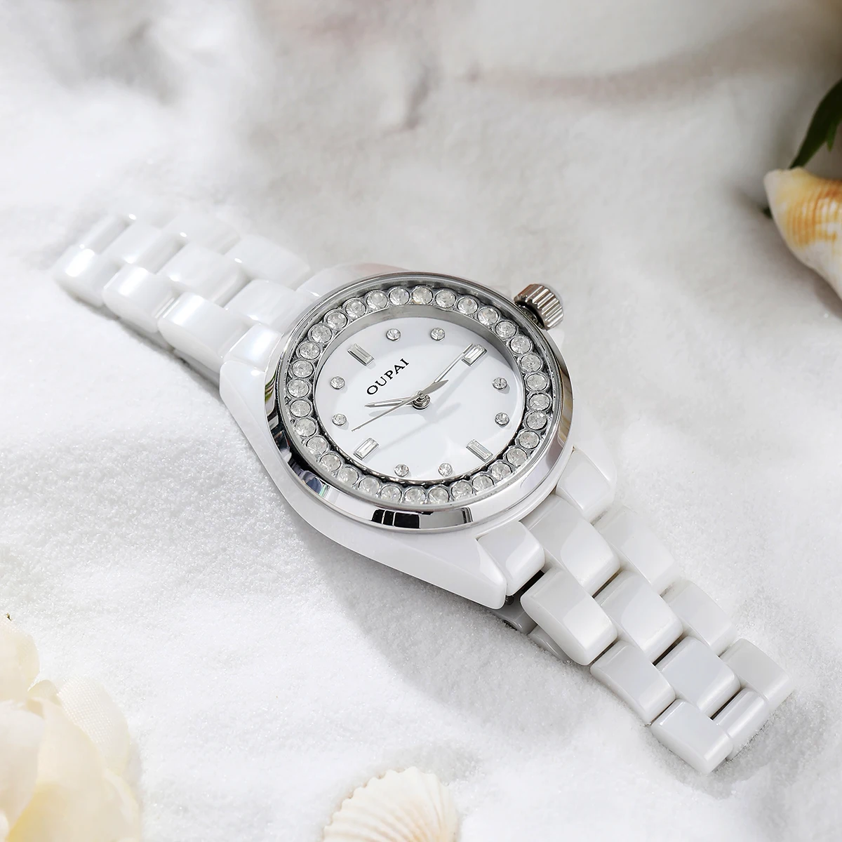 ساعة يد نسائية دائرية من Oupai ساعة سيراميك بيضاء بمقياس حجر الراين كوارتز تتحرك ساعة نسائية أنيقة وعصرية