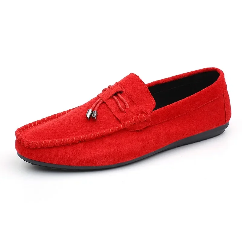 Scarpe Casual da uomo scarpe da uomo di moda mocassini da uomo morbidi in pelle scamosciata mocassini per il tempo libero Slip On scarpe da guida da uomo scarpe pigre da uomo rosse nere