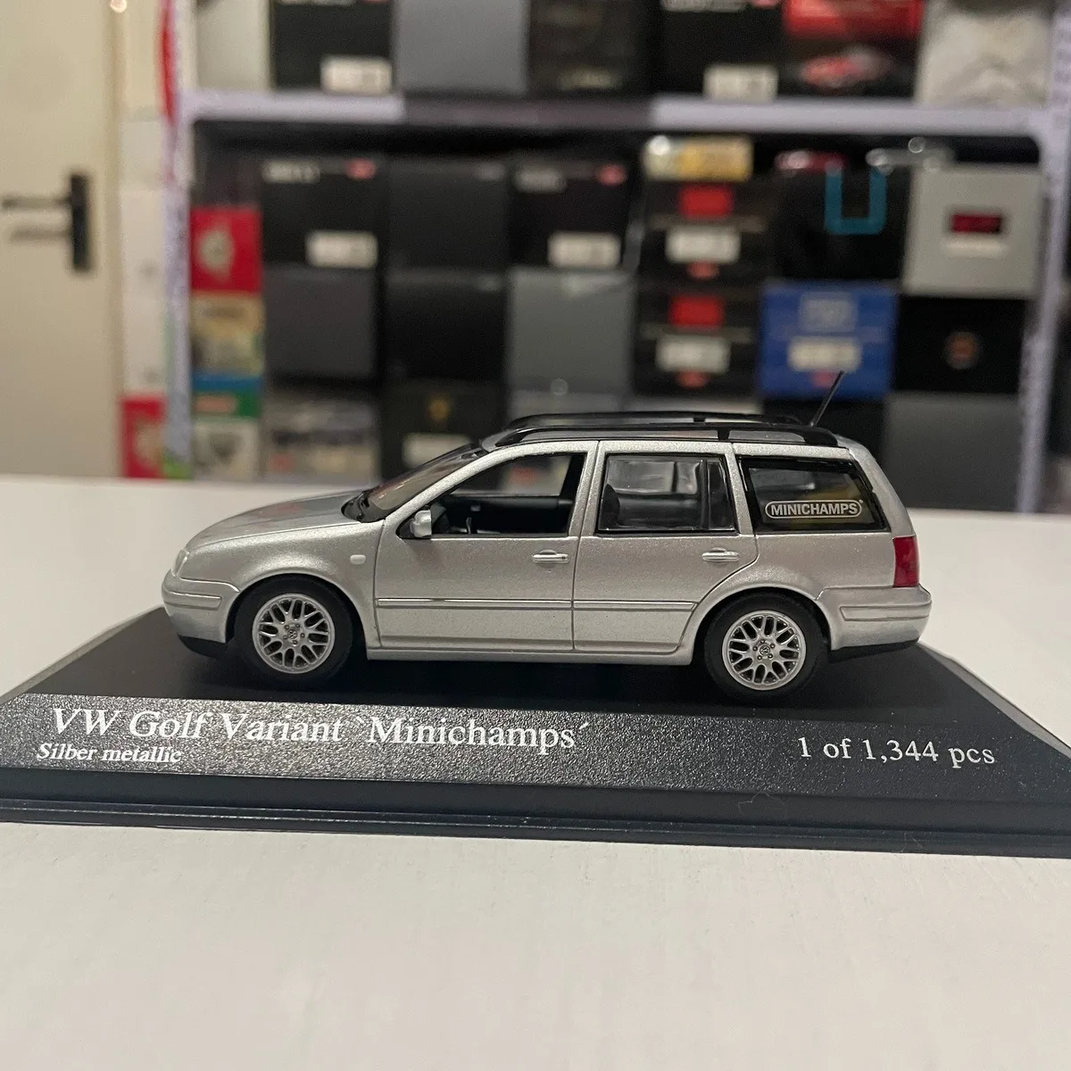 Diecast 1:43 Scale GOLF MK4 Alloy Car Model Collection Souvenir Display Ornaments Vehicle Toy