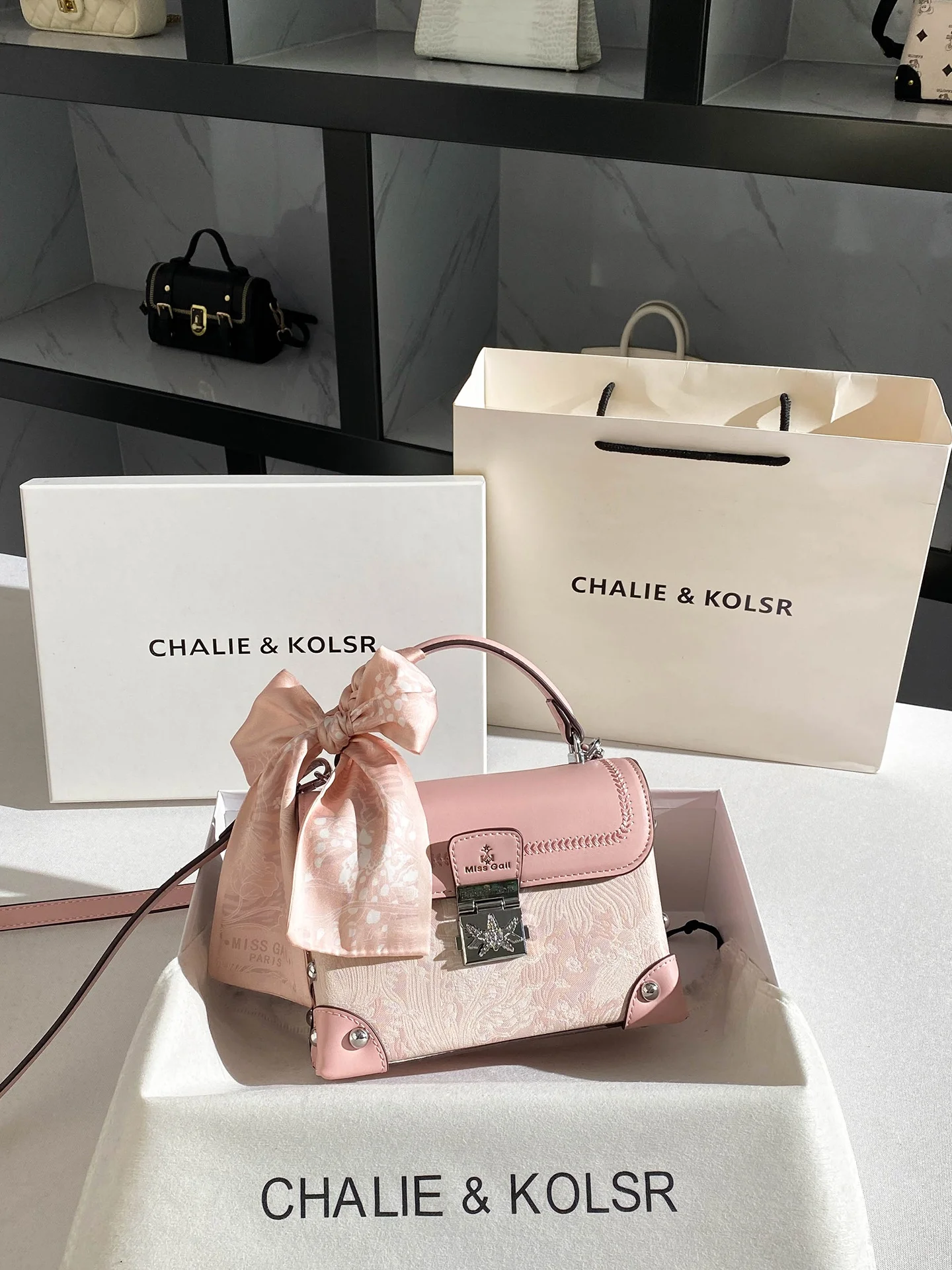 sac-bandouliere-elegant-brode-pour-femme-–-nouvelle-collection-printemps-Ete-–-style-haut-de-gamme-–-accessoire-de-mode-de-style-chinois