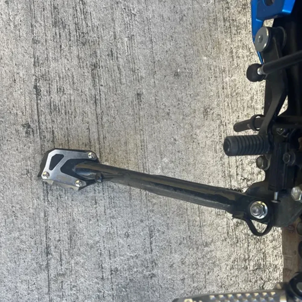 스즈키 V-Strom 1050 800DE VSTROM 1050XT 2023 2024 2025 2026 킥스탠드 풋 사이드 스탠드 확장 지지판 패드