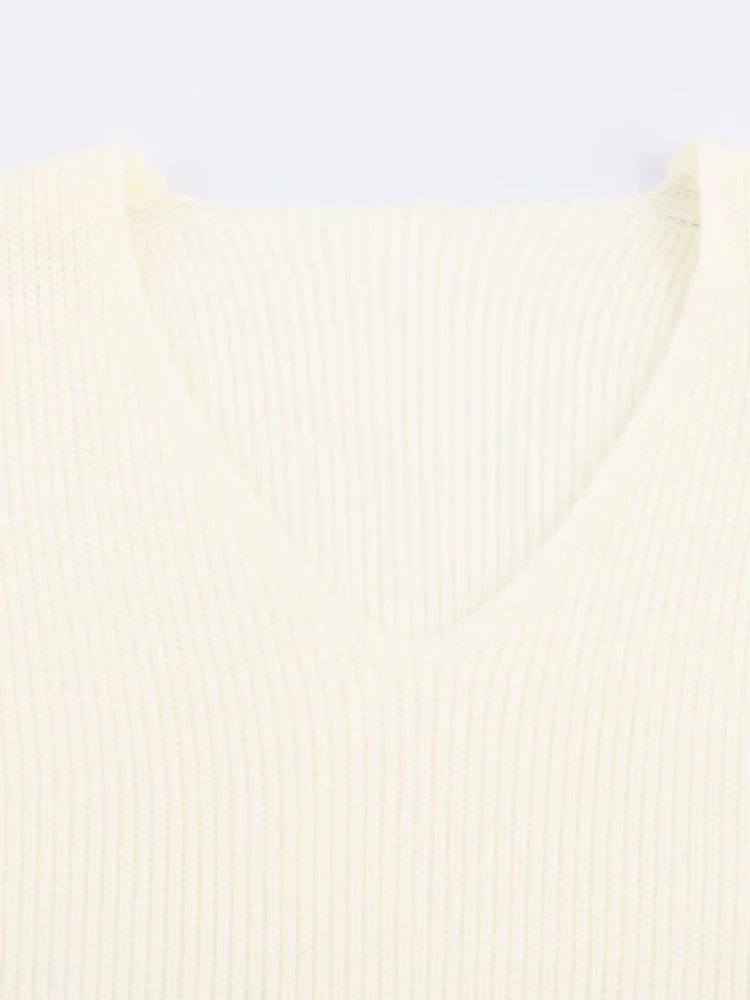 Nuovo abito alla moda da donna in stile europeo con uno stile casual versatile ed elegante, dotato di scollo a V e soffice maglia.