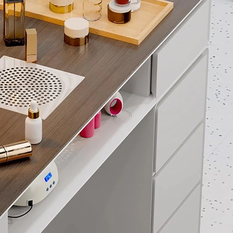 Moderner, minimalistischer Nageltisch, eleganter, klassischer, hochwertiger, langlebiger Nageltisch, funktioneller, einzigartiger Tisch von De Manucure, Salonmöbel