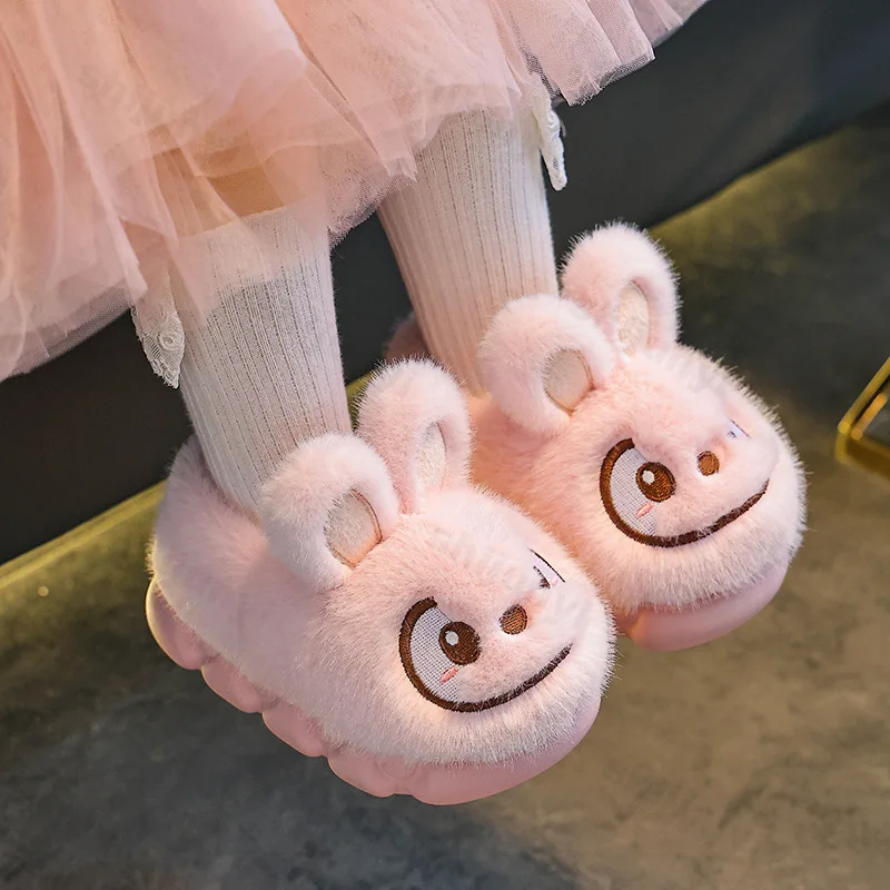 

Детская хлопковая обувь, новые зимние хлопковые тапочки с милым рисунком из мультфильма 2025, теплые удобные домашние плюшевые напольные пушистые домашние тапочки для девочек