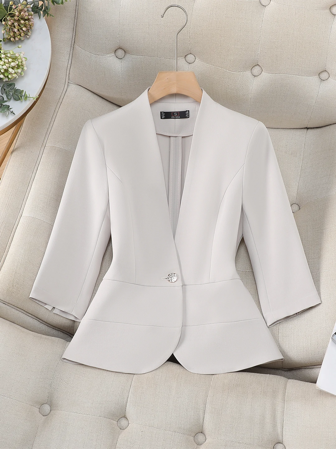 

Elegant Business Style Women's Sleeveless Suit Jacket Breathable Polyester Fiber Commute Friendly Short Length Button Detail