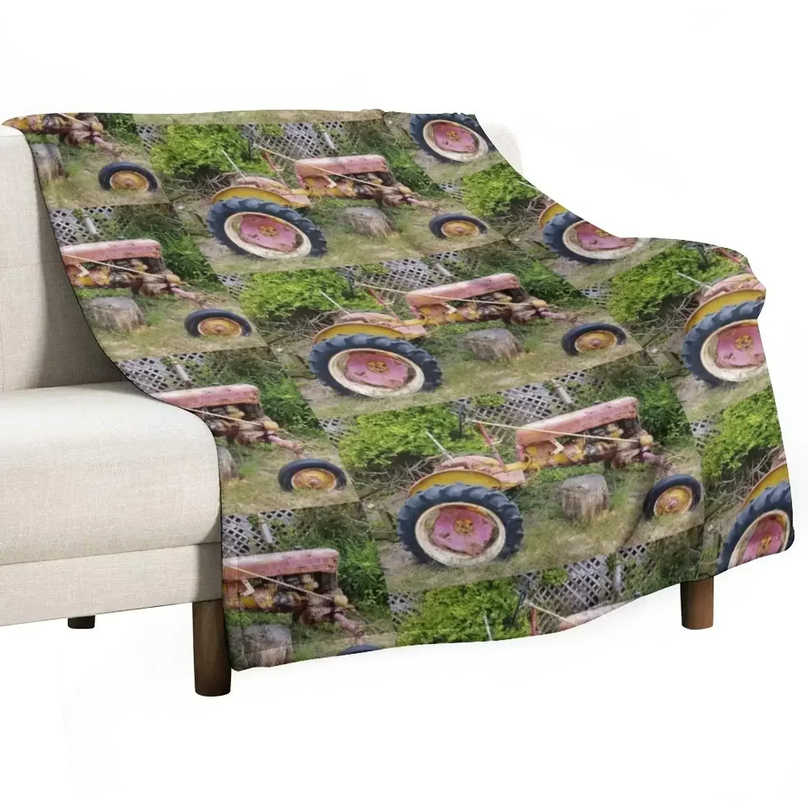 Old Farmall Tractor Throw Blanket Thin Cute Bed covers heavy to sleep Picnic Warm Blankets