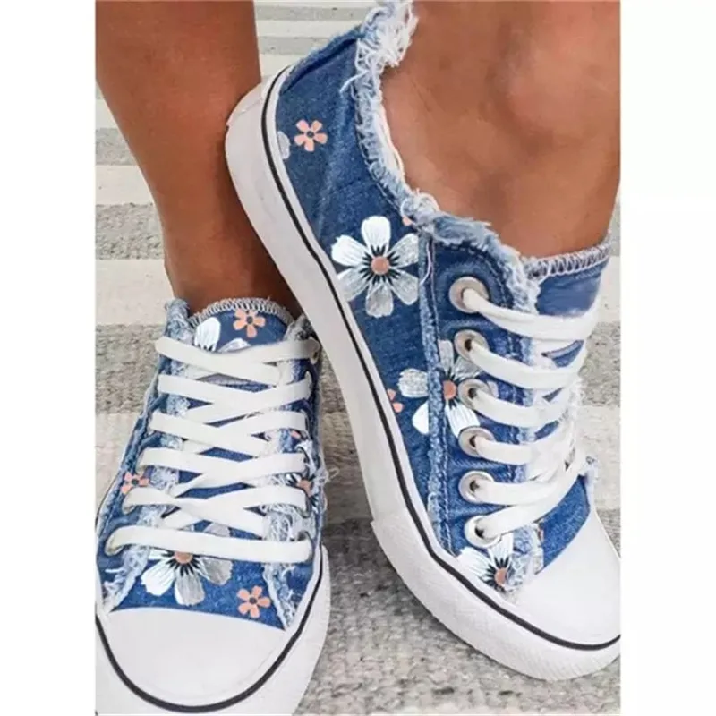 New Spring White Flower Printed Canvas Shoes For Women Shallow Lace Up Sneakers Flat Casual Shoes Fashion Student Running Shoes