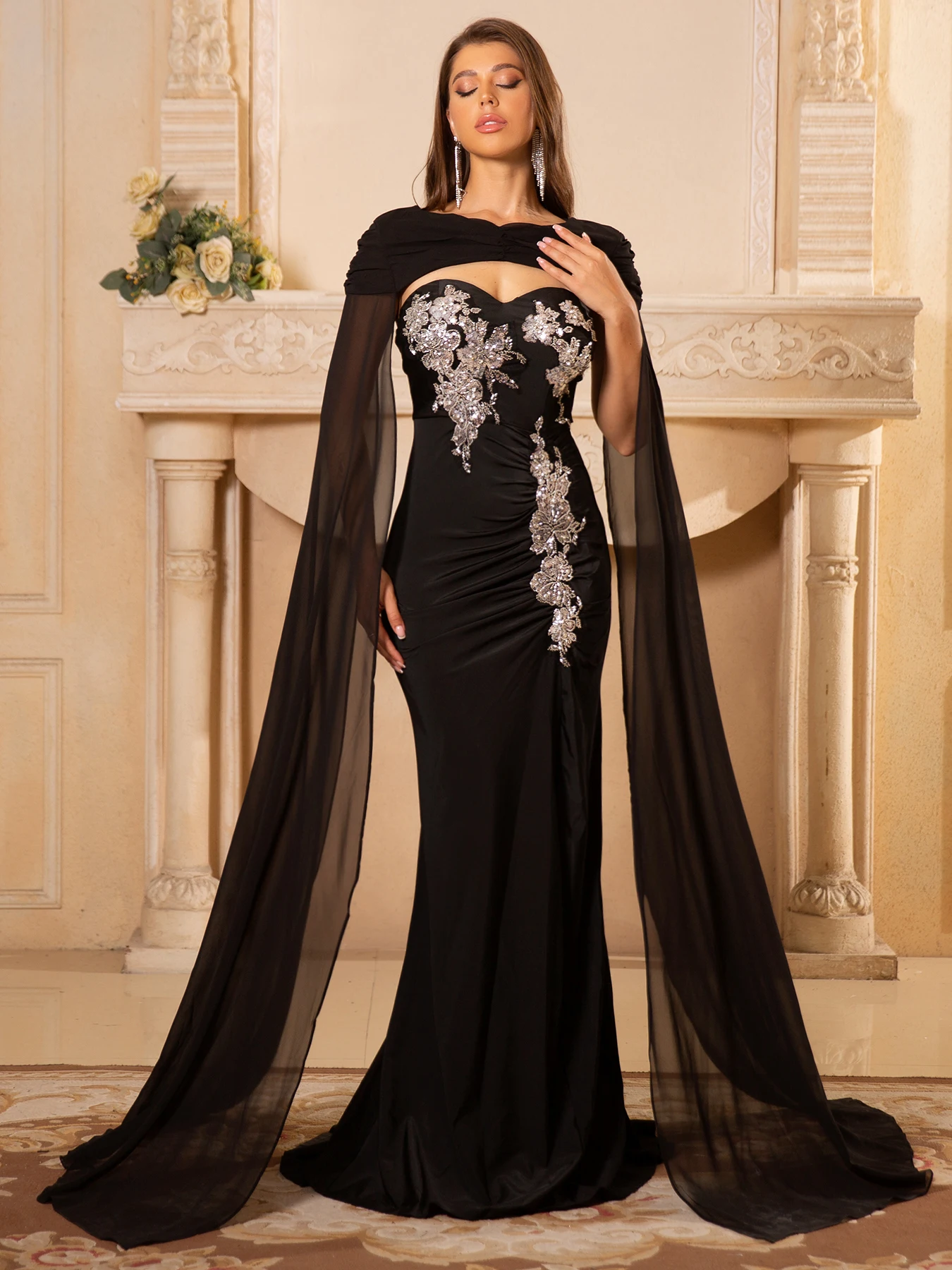 ثوب سهرة بدون حمالات مع كيب شيفون طويل وفستان سهرة بدون حمالات مطرز بالكريستال #3