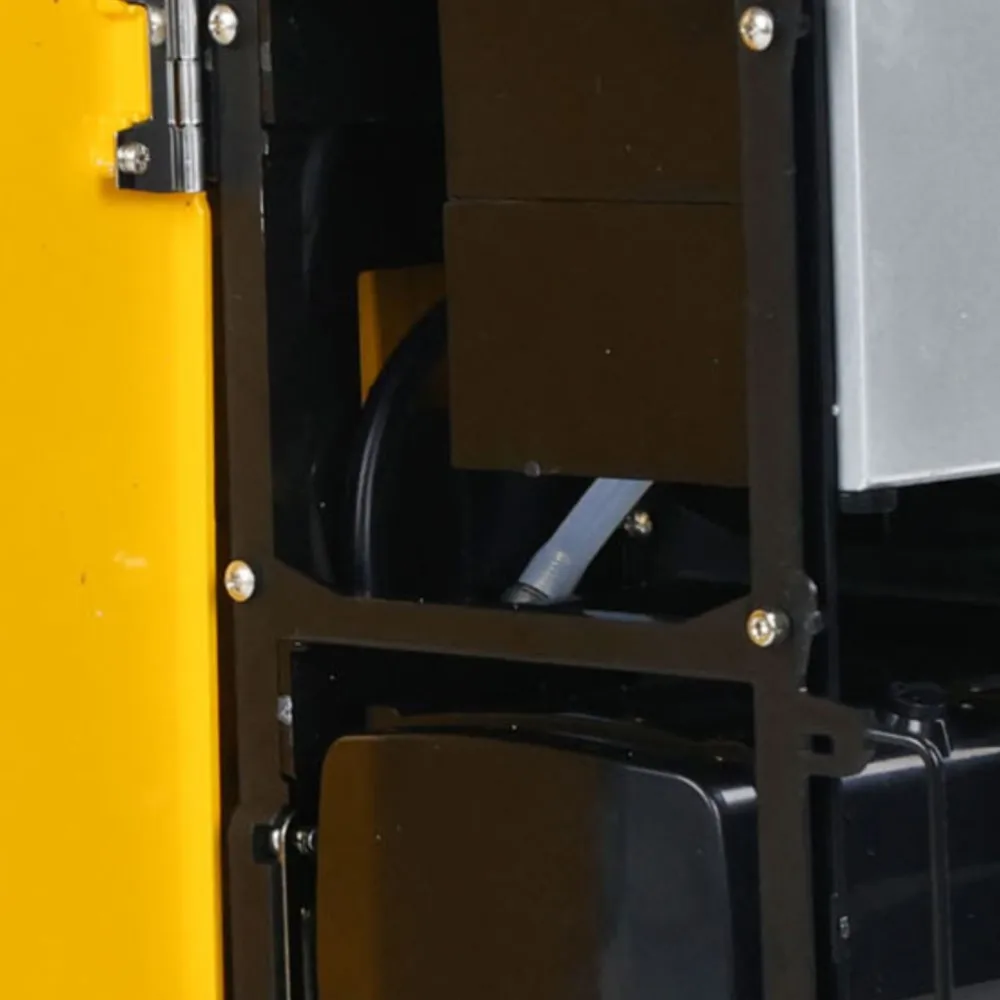 

Готовая модель радиоуправляемого тягача TAMIYAYA 56371 1/14 8X4 770S с 3-скоростным дымогенератором, светом и звуком