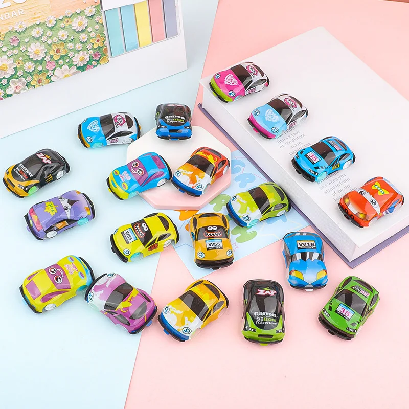 10～20個入り ミニプラスチックカーおもちゃ 可愛い漫画プルバックカー 小型スポーツカーモデル 子供誕生日パーティーギフト ツイストエッグぬいぐるみ