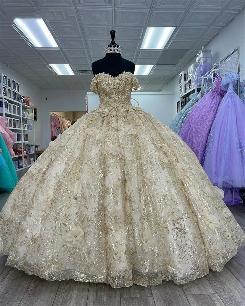 

Champagne Puffy Quinceanera Dresses Ball Gown Off The Shoulder Appliques Flowers Mexican Sweet 16 Dresses 15 Anos