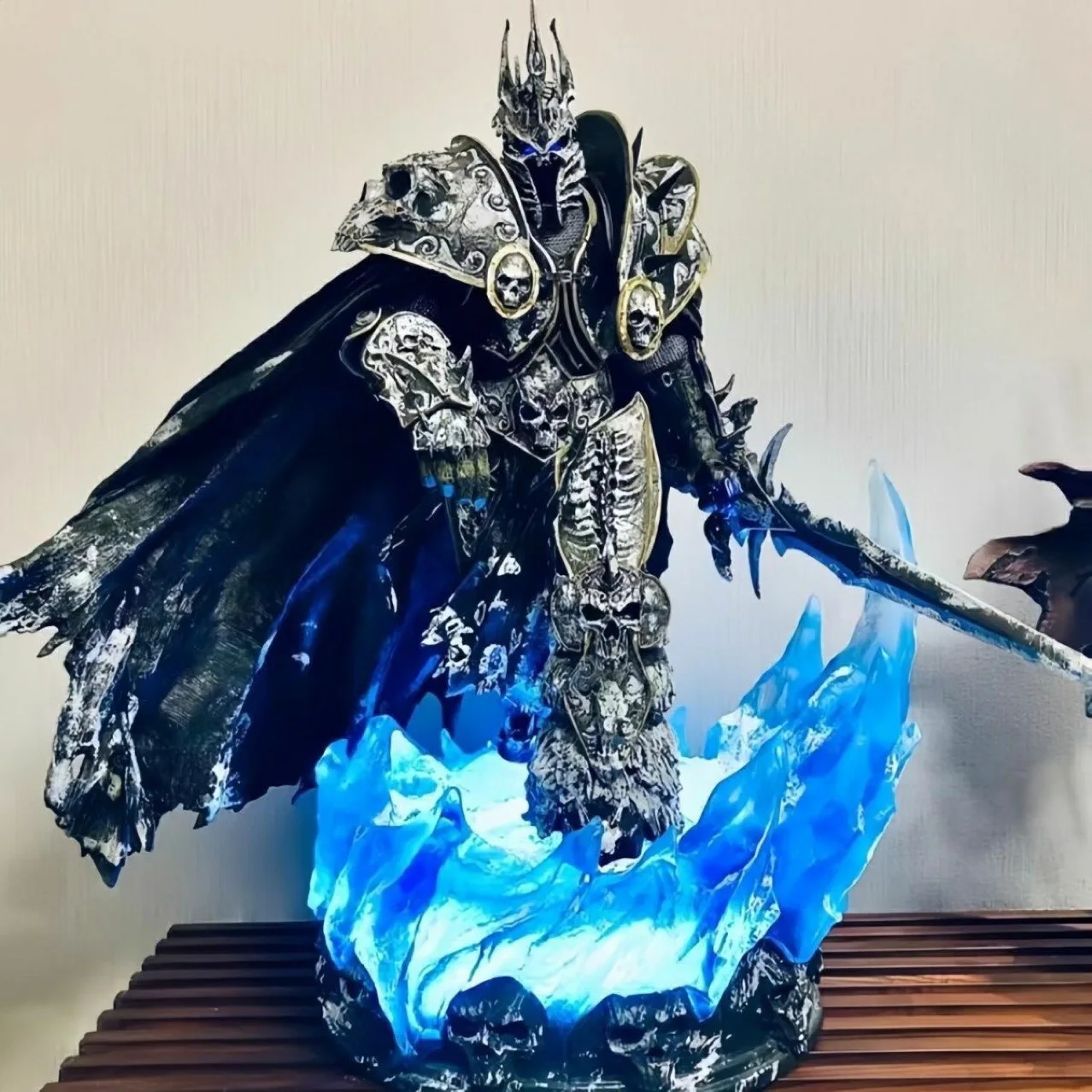 35cm World of Warcraft Anime Figure Arthas Lich King Ornament Base Can Illuminate Periphery Action Figure Collection Gift Toys