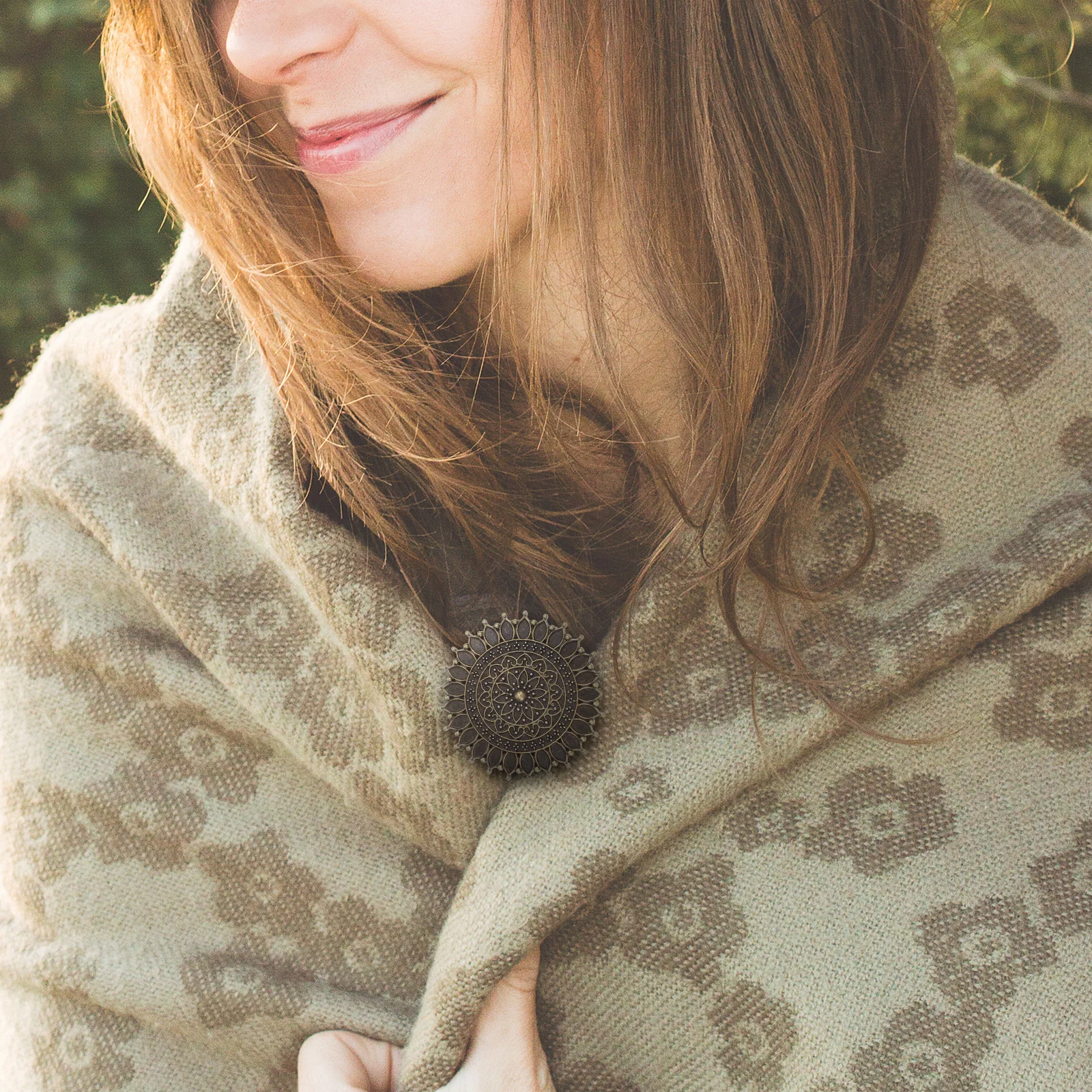 

5Pcs Vintage Shawl Clips Hollow Flower Alloy Durable Cardigan Dress Cloak Decorative Cinch Clips for Women Clothing