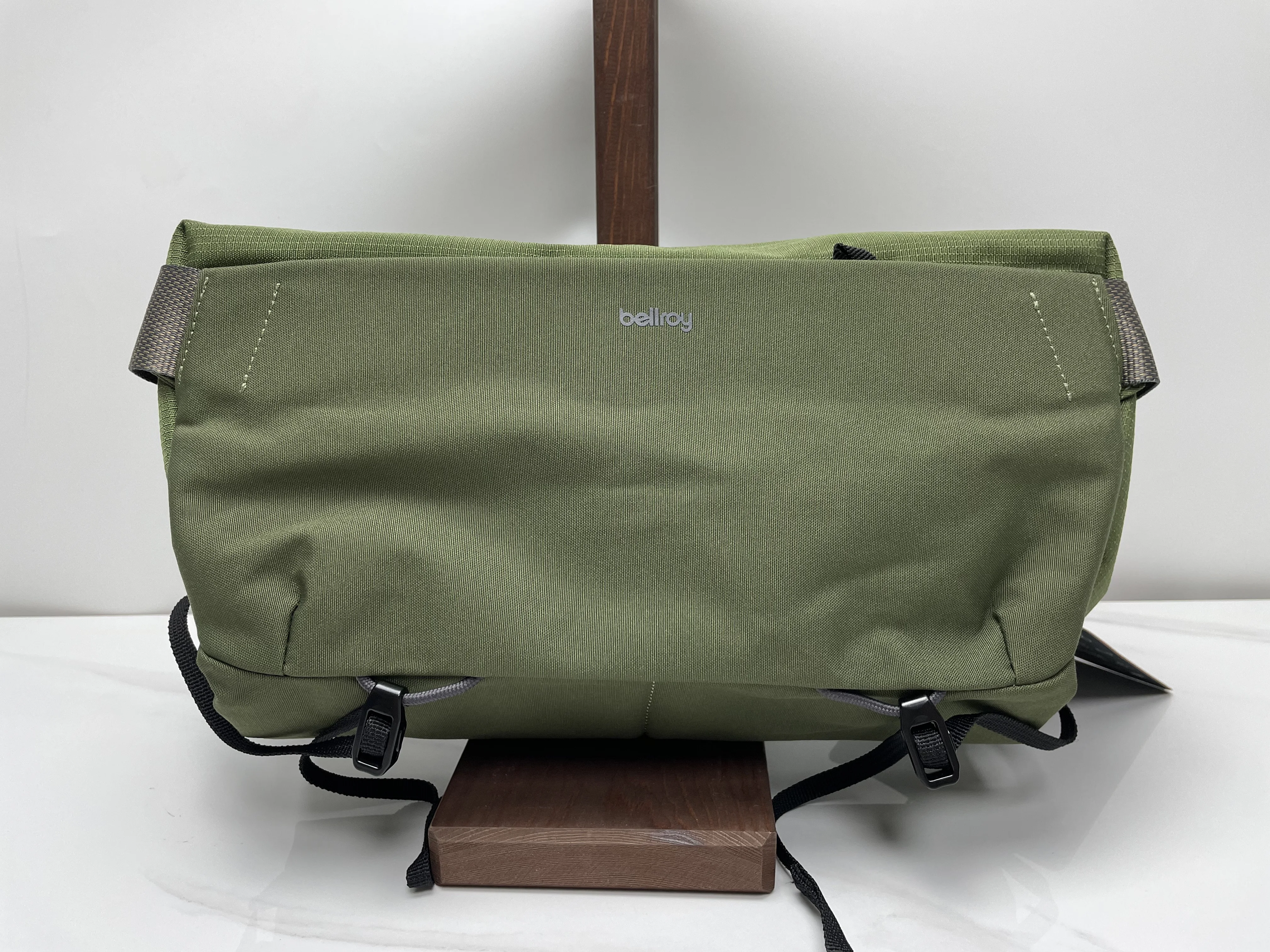 Bellroy 10L Green Crossbody Bag | Large Capacity Over-the-Shoulder Bag 24x20x11cm