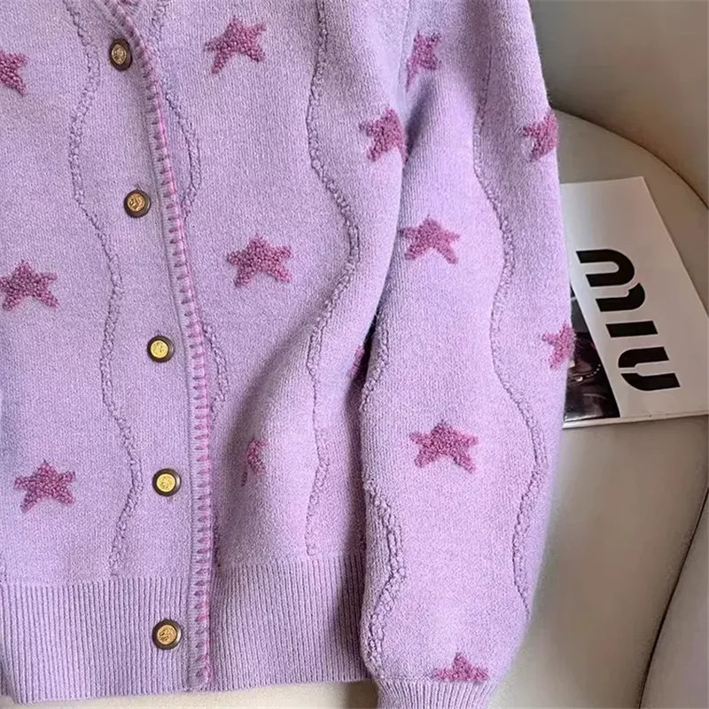 Herbst Winter Strickjacke Pullover Frauen 2024 Neue Mode Lose Freizeit Strickwaren Sterne Druck Lila Taste Oberbekleidung Weibliche