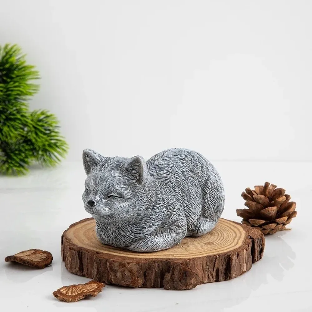 Cat Ornament Resin Cat Statue Realistic Cartoon Animal Figurines Unique Art Figurines Ornaments Home