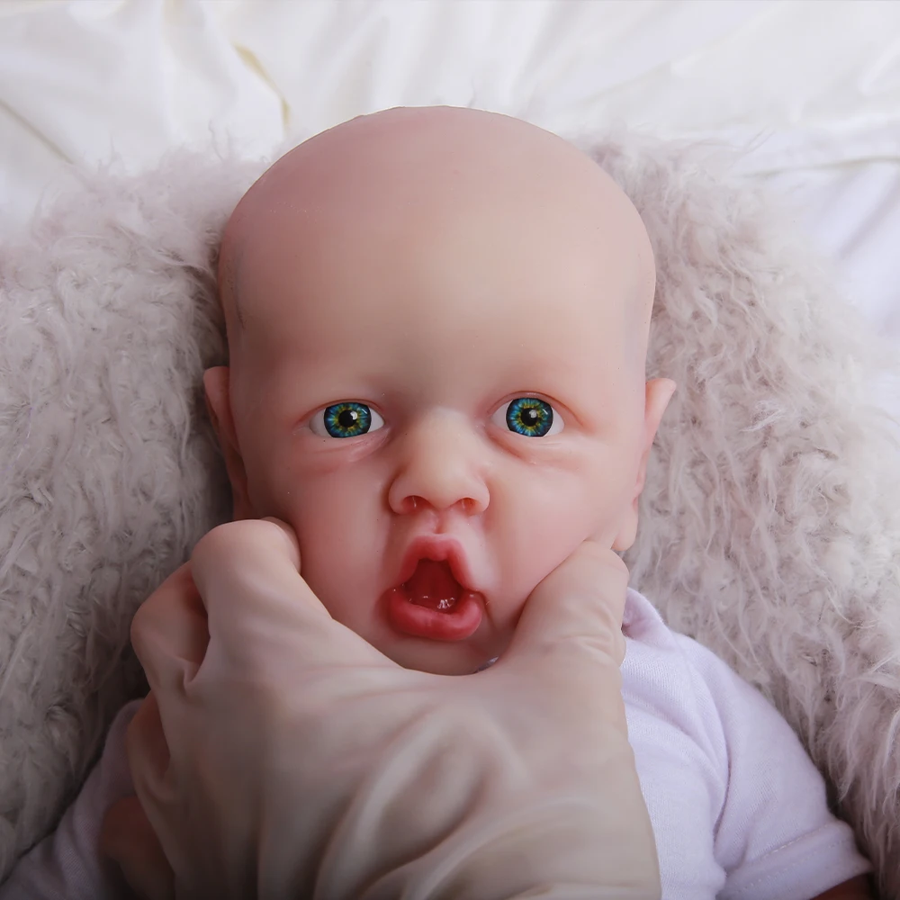 4.7KG Reborn Baby Dolls Full Body Silicone Smile Girl Model Miękka zabawka Towarzysząca lalka dla przyjaciela 57cm Lalka ręczna Kojąca lalka