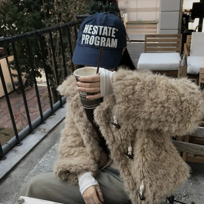 Schicke Damen-Pelzjacke, weich, gemütlich, Herbst und Winter, neues Design, Vintage-Knopf, warmes Oberteil, Damen-Oberbekleidung, Stand-Passform