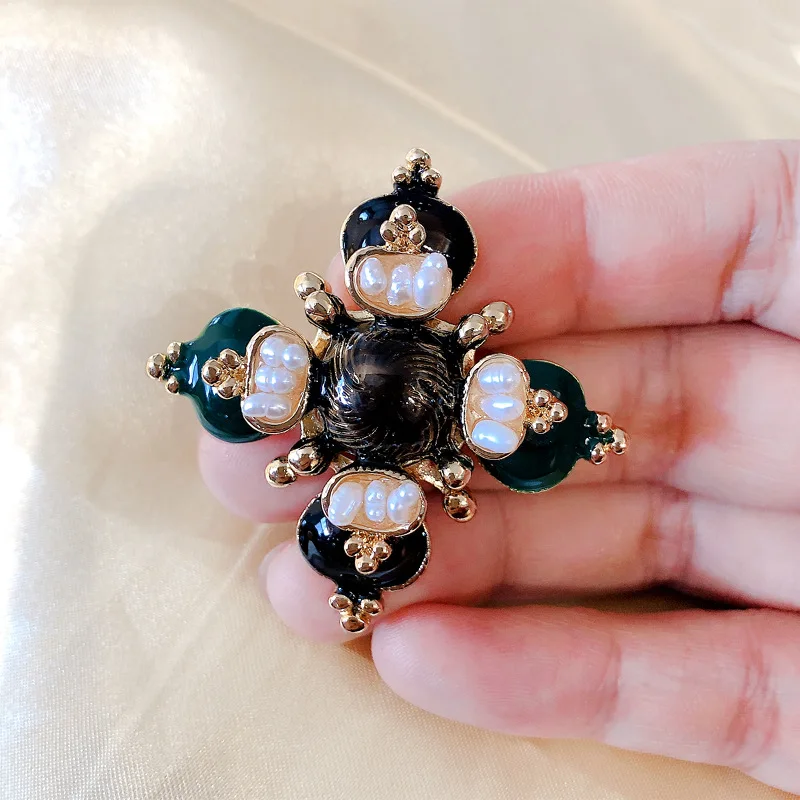 Women Palace Baroque Pearl Enamel Cross Brooches Pins Creative Vintage Suit Coat Jewelry Wedding Party Retro Brooch Pin For Lady