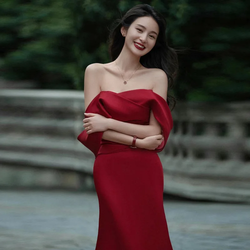 Weinrotes One-Shoulder-Satin-Toastkleid für die Braut, Temperament, Fischschwanz, Hochzeit, Verlobung, Abendkleid, individuell gestaltet