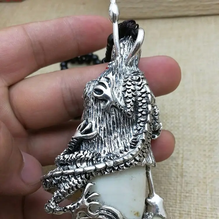 Pig tooth pendant Liao tooth pendant Guan Yu Guan Gong modeling cultural play ornament live streaming host filming props town ho