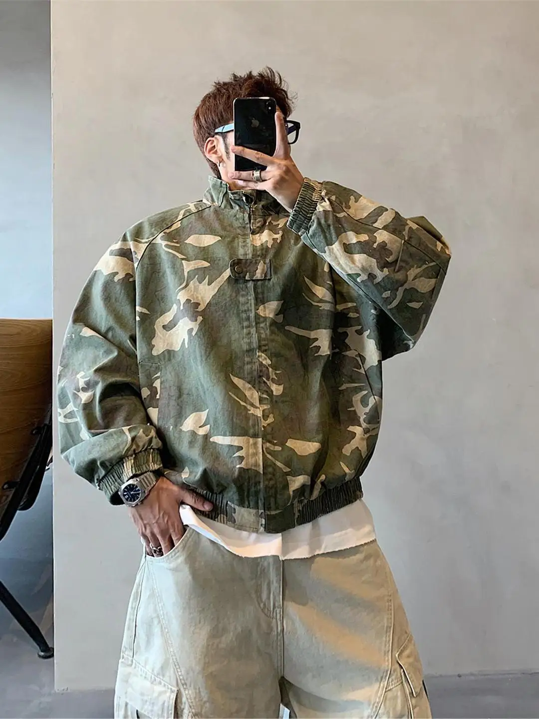 

Мужская камуфляжная куртка в американском стиле ретро, весенне-осенняя свободная универсальная верхняя одежда с воротником-стойкой, молодежная тенденция, устойчивая к глажению