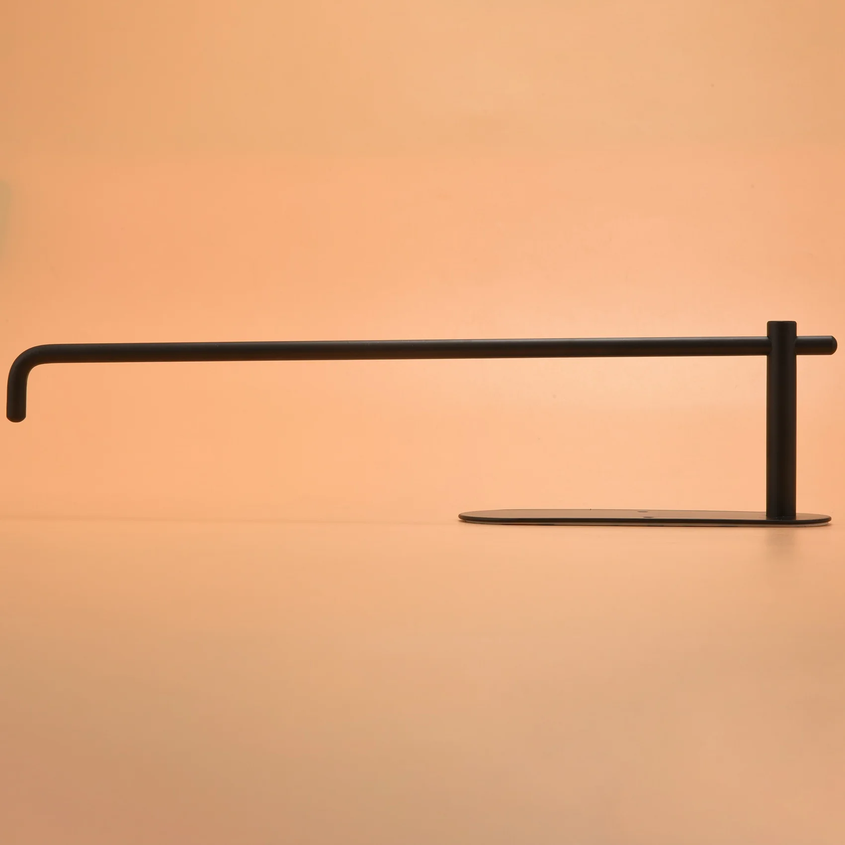 حامل مناشف ورقي جيد تحت الخزانة لمنشفة ورق المطبخ، حامل لفافة المناشف الورقية اللاصقة على الحائط