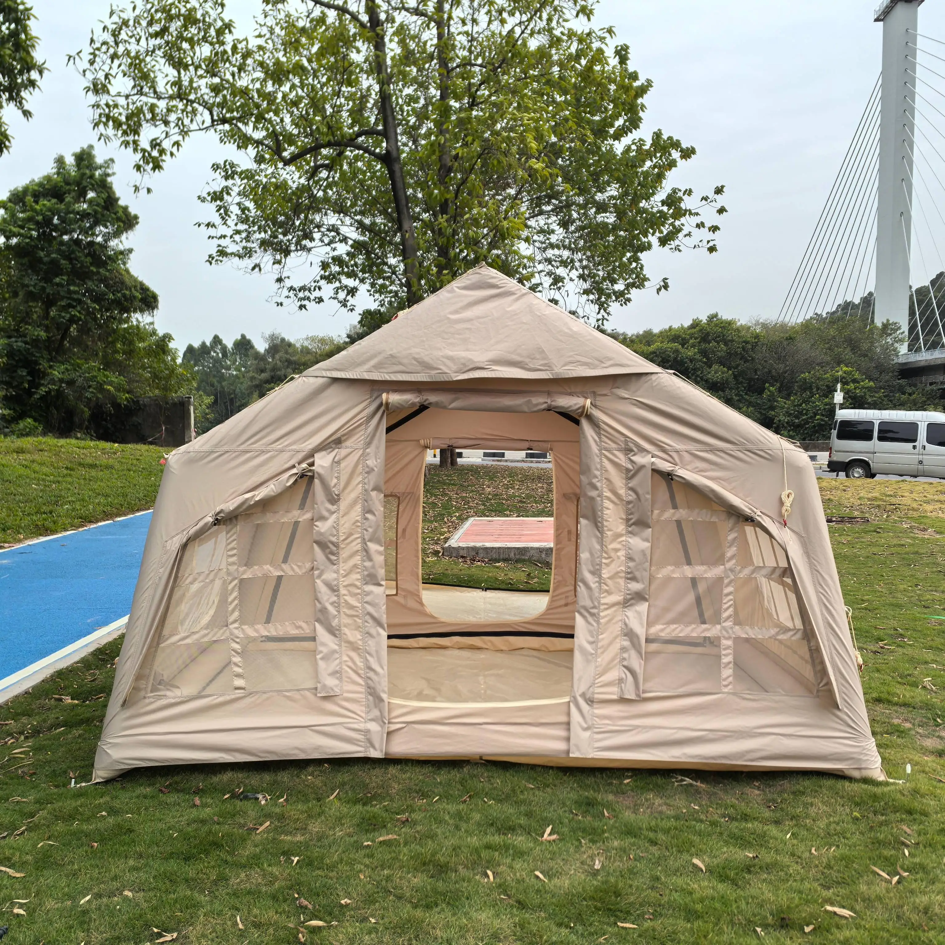 

Large Automatic Four Season Canvas One Bedroom Family Inflatable Tent with Air Pump for Glamping Activity and Camping Event