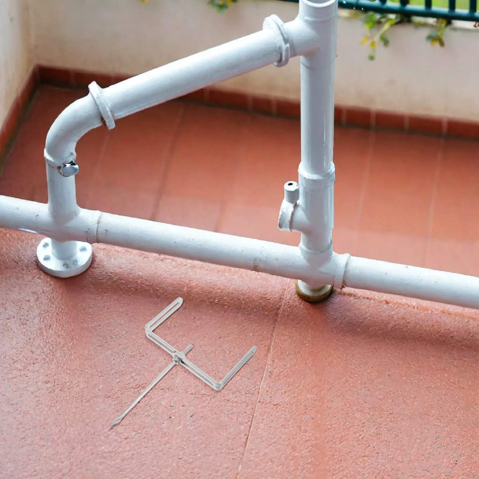 2Pcs Adjustable Iron Downspout Bracket Heavy Duty Gutter Downspout Support Frame Outdoor Rainwater Drainage System Stabilizer