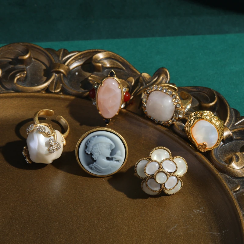 French Inlaid Pink Stone Irregular Pearls Gold Color Vintage Rings Flower Crystal Exaggerated Jewelry Finger Jewelry 2024 New In