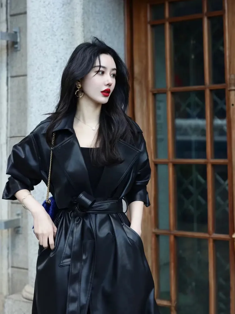 

Стильное длинное пальто-ветровка из искусственной кожи для женщин, осенне-зимнее, новое, с флисовой подкладкой, с поясом на талии, кожаное пальто с регулируемым поясом