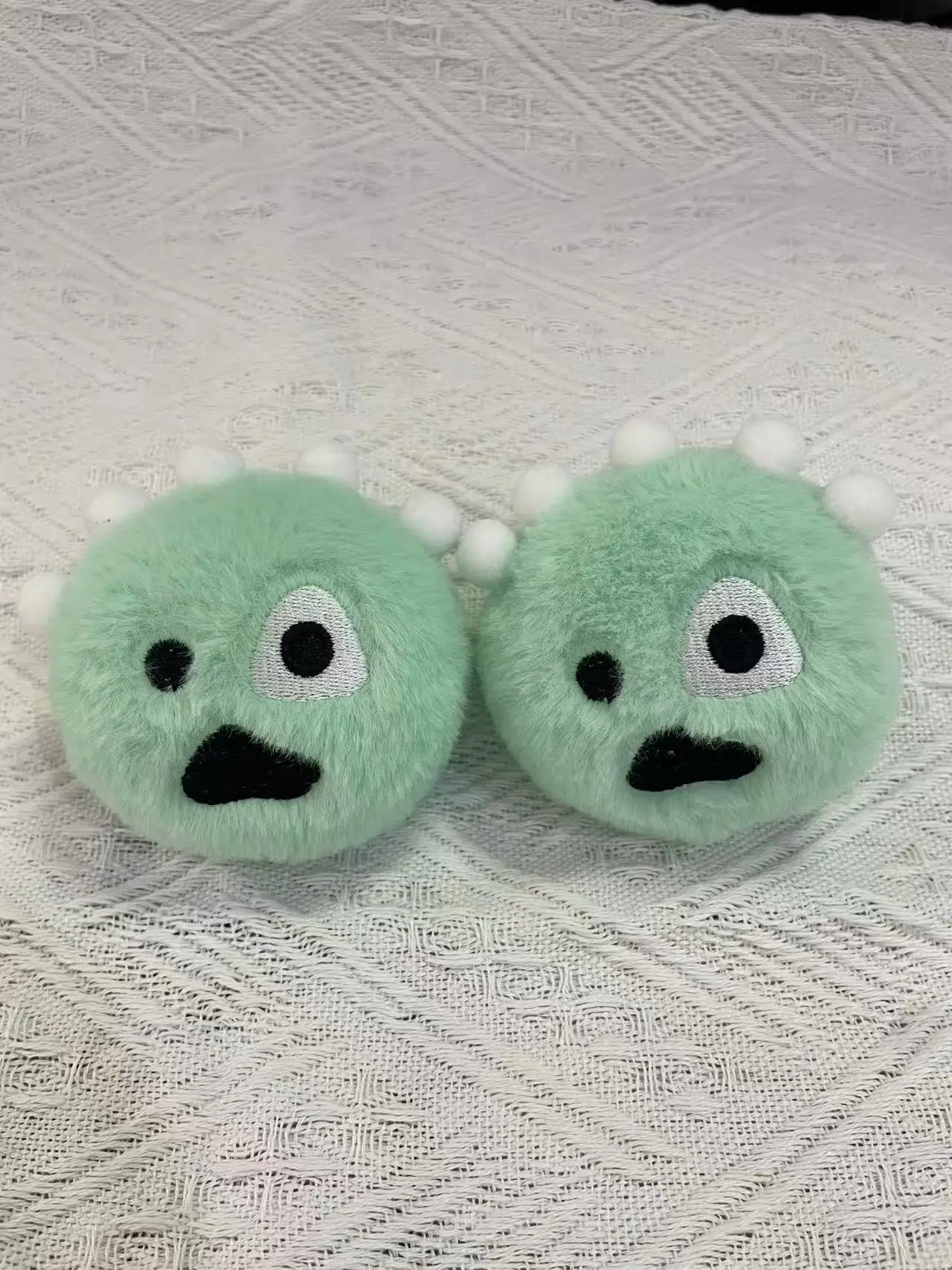 قلادة كرة كورتيسبال القطيفة مع نفس كائن قطيفة وقبيح ولطيف حولها، سلسلة معلقة، هدية حقيبة المروحة، مارتن كونو جوشون