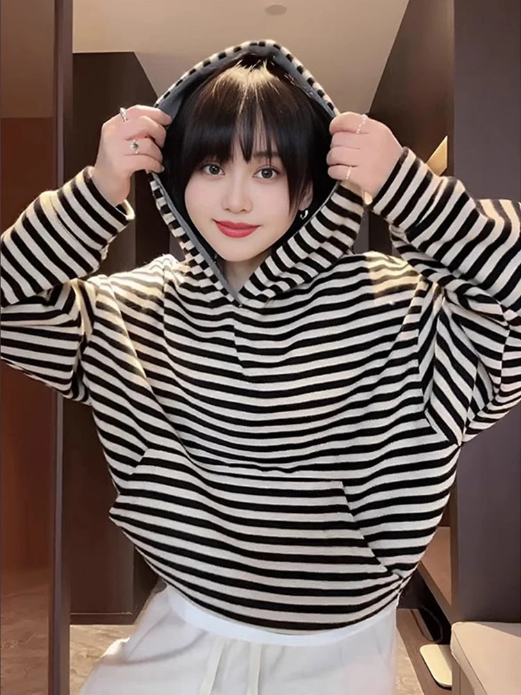 

2024 Spring and Autumn New Kang Lazy Style Short Striped Hooded Sweater for Women Loose Long Sleeve Inner Layup Top for Women