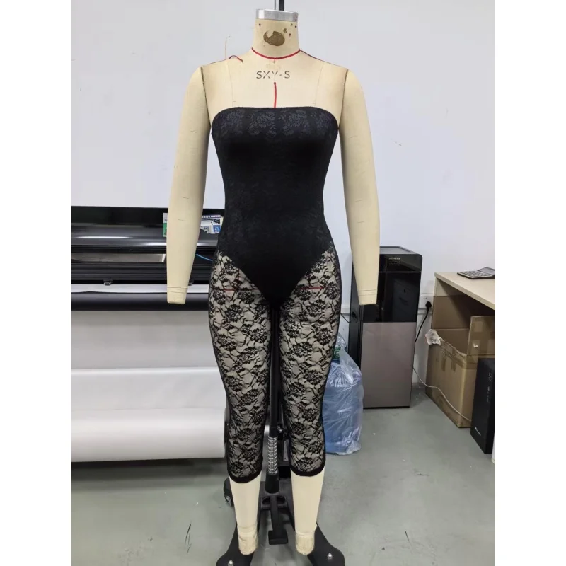 Damen trägerloser Spitzen-Jumpsuit, ärmellos, mit floralem Spitzenmuster, durchsichtige Capri-Hose, figurbetont, sexy, für Nachtclubs und Partys, Overalls – Detail 8