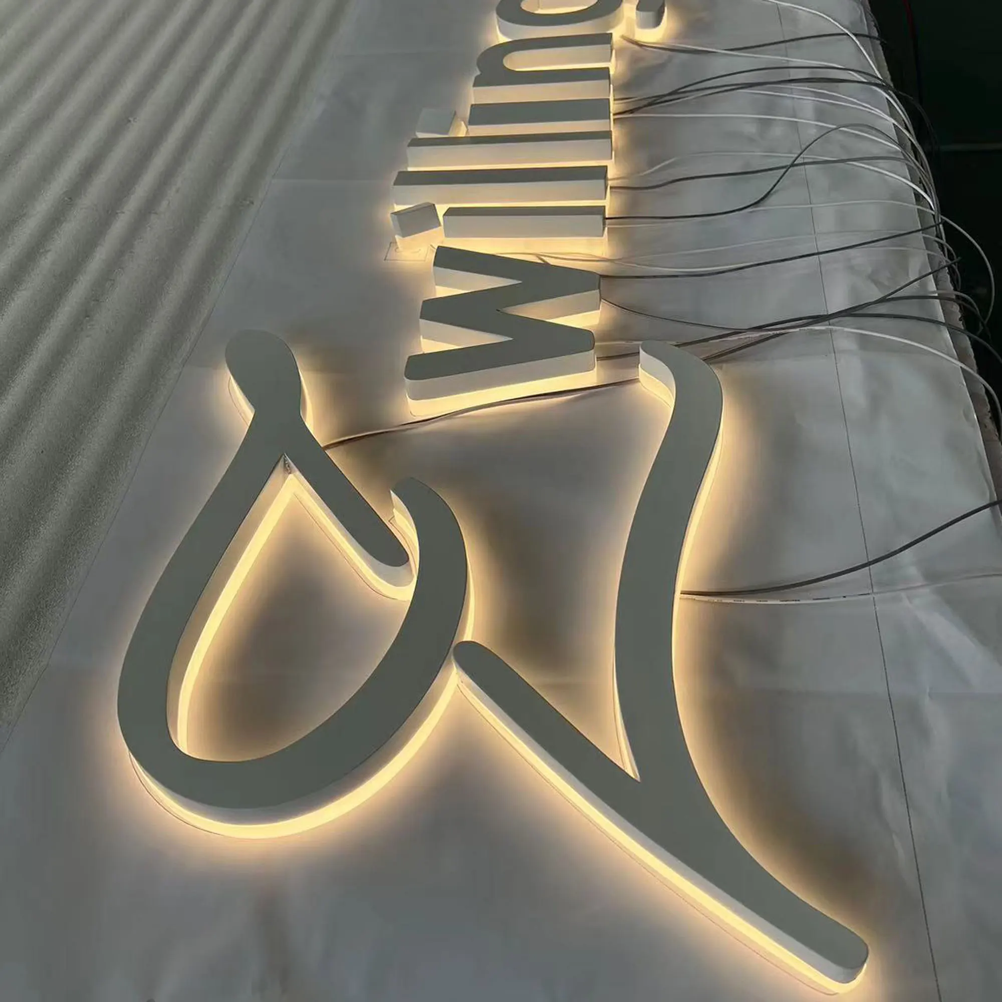 Letrero de metal personalizado 3d para exteriores, letras iluminadas con halo de acero inoxidable, logotipo retroiluminado con led