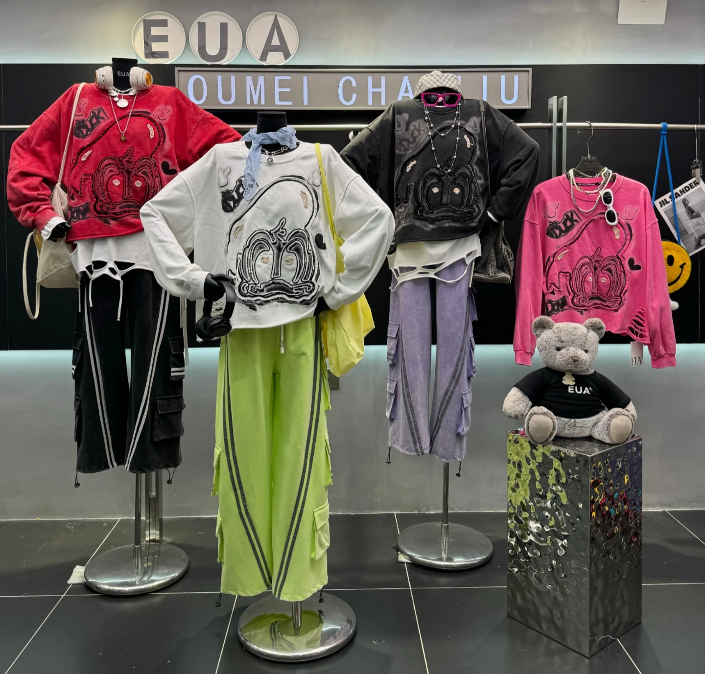 2025 Autumn New American Retro Patchwork Cartoon Duck Sweatshirt for Women Loose Round Neck Trendy Top Streetwear Women