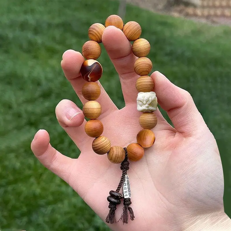 Chinese-Style Lion Dance Thuja Bracelet Retro Tibetan Hand String Men's 2024 New Autumn And Winter Simple Creative Wenplay