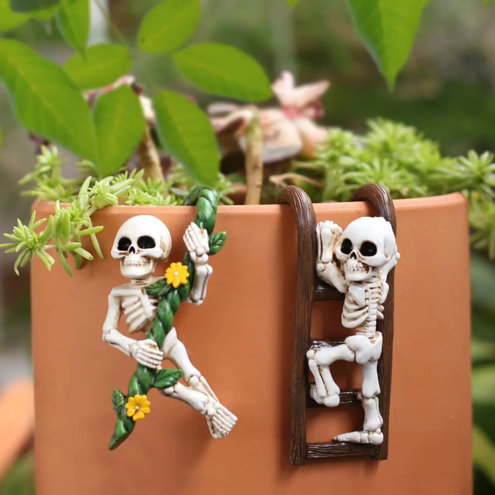

2 Pieces Climbing Skeleton Pot Hanger Resin Skeleton Planter Hanger Skull Planter Gift Idea Garden Decor Hand Painted