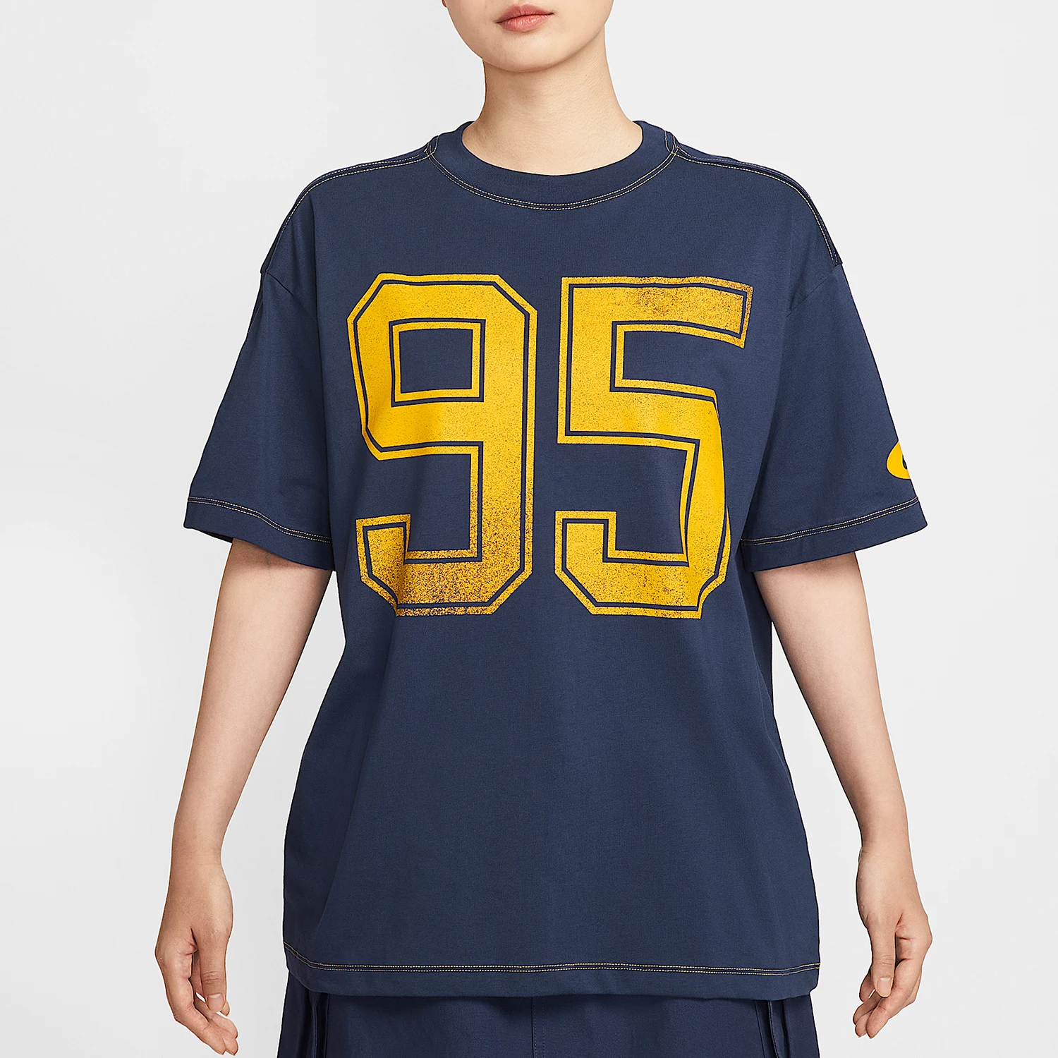 

Nike Women's American Style Loose-fit T-shirt HV4973-410