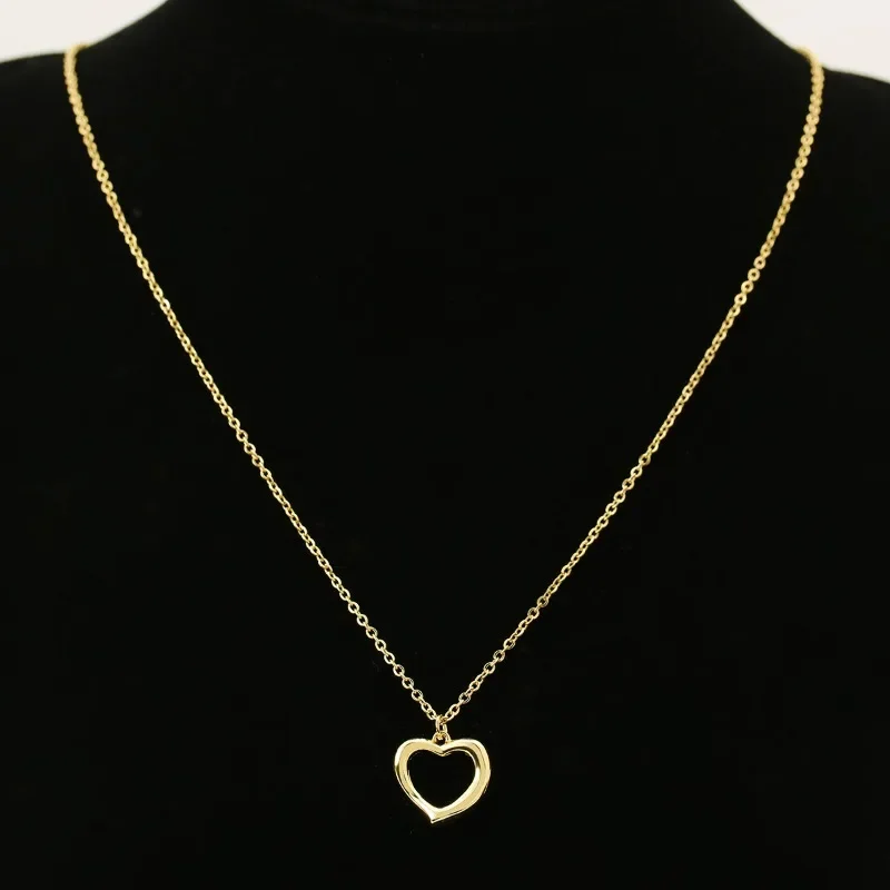 Love glossy hollow necklace pendant holiday gift, high-end temperament niche heart-shaped versatile sweater chain jewelry