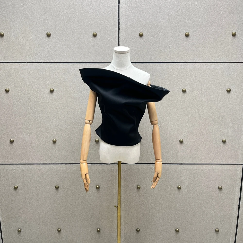 

Стильная майка с открытыми плечами для Sultry Look. Элегантная майка без бретелек для поездок на работу. Весна 2026. Новое поступление в стиле Y2K.