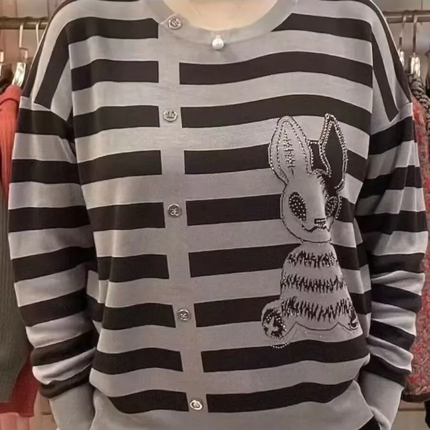 Loose Long Sleeve round Neck Base Shirt for Middle-Aged And Elderly Women Casual Style Comfortable Fit Striped Design Spring ...
