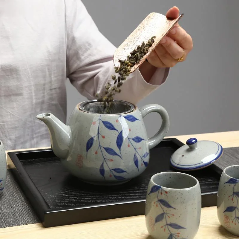 Ceramic Large Teapot With Handle Vintage Hand-painted Blue-and-white Porcelain Filter Teapot 900ml Restaurant Pot