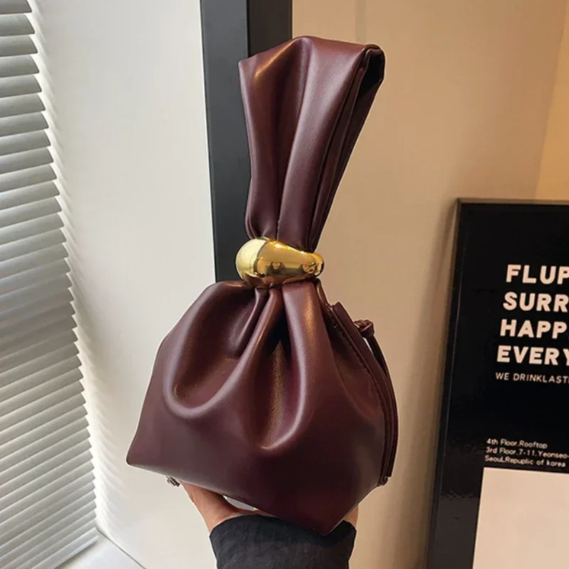 

Personalized Soft Leather Clutch Bag Luxury Designer Women Pleated Mini Bucket Pouch Temperament Side Zipper Party Evening Bags