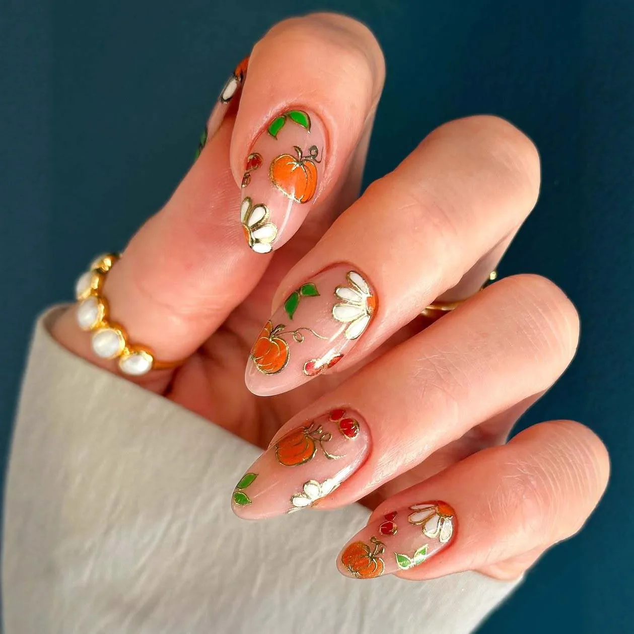 24Pcs Mid-length Almond False Nail Sets Cute Wearable Flower Pumpkin with Gilded Lines Full Cover Round Head Fake Nails Press On