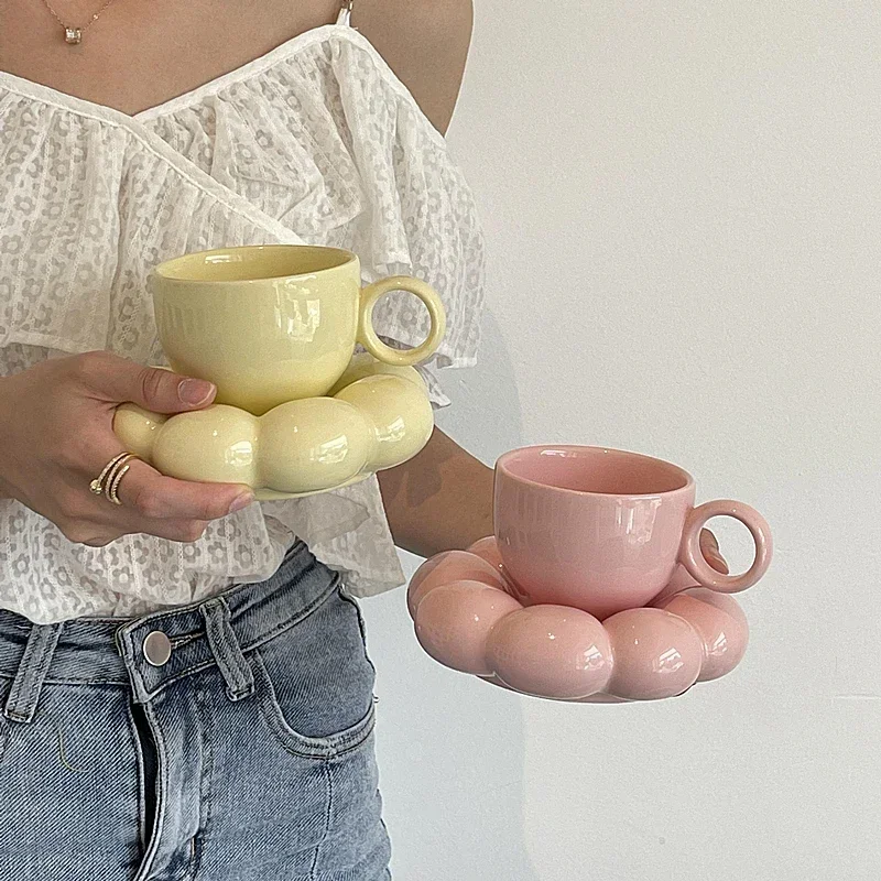 Tazza da caffè girasole da 6 once Tazza estetica in ceramica nuvola Piattino decorativo Tè pomeridiano Tazza d'acqua Decorazioni per ufficio Tazza per la casa Bicchieri